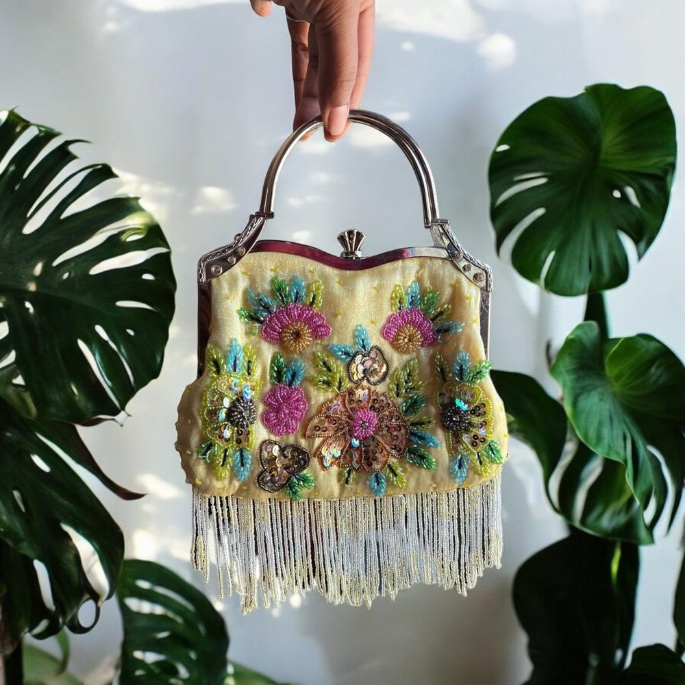 Vintage-Inspired Floral Beaded and Embellished Handbag with Fringe